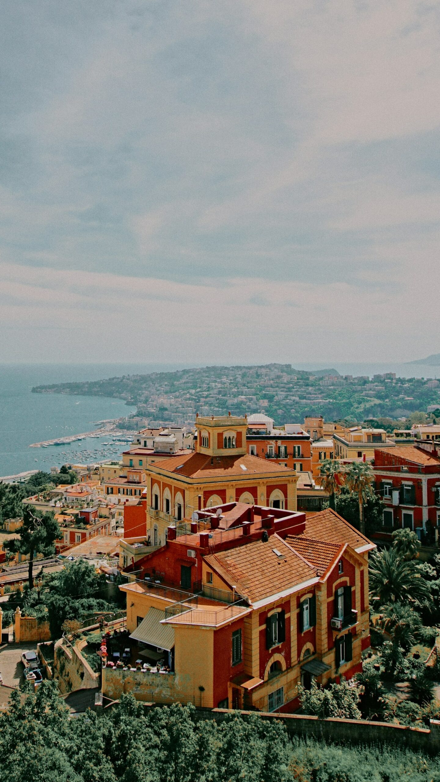 Storie di vita nei quartieri napoletani